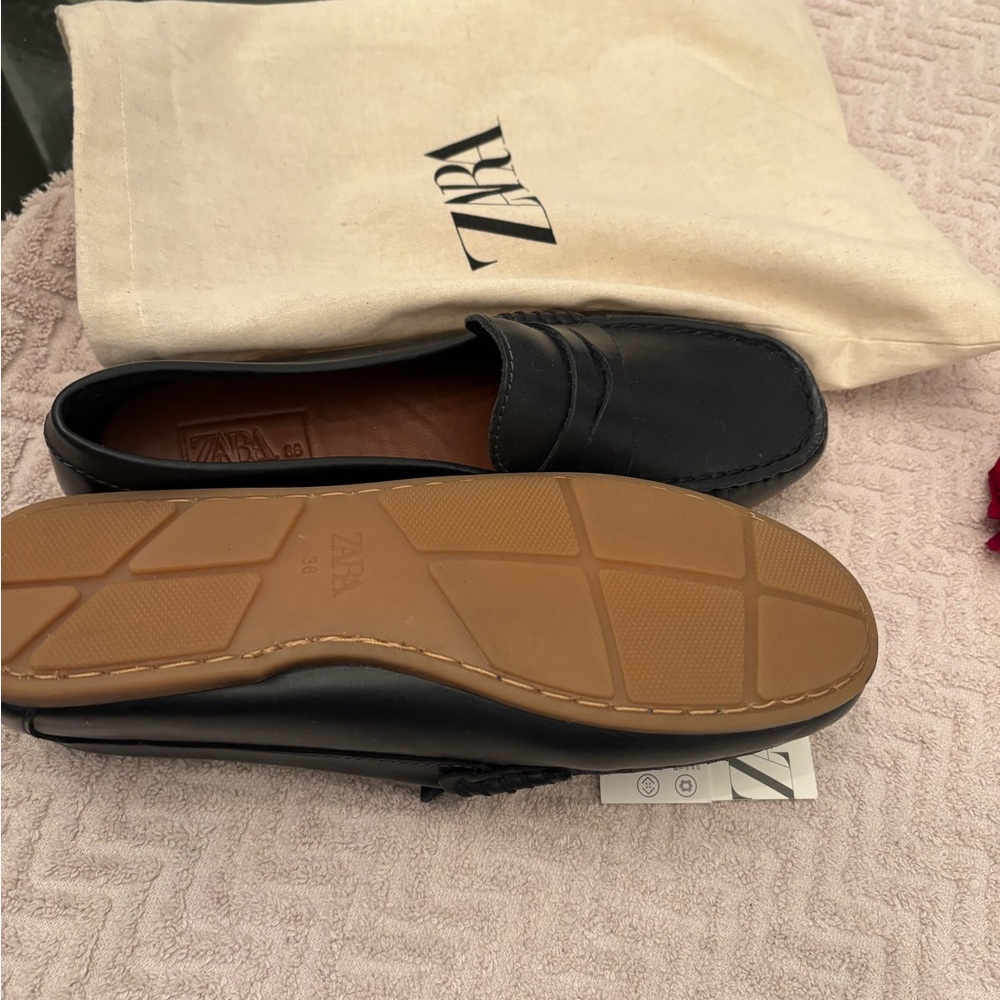 Zara woman’s navy blue Loafers